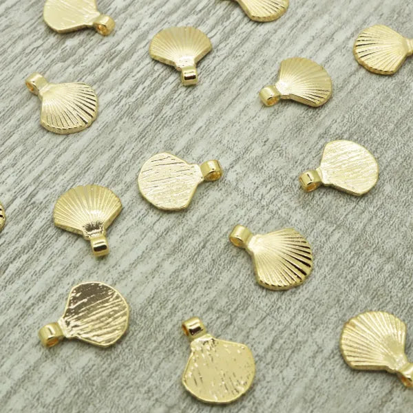 Plain Scallop Shell Charm