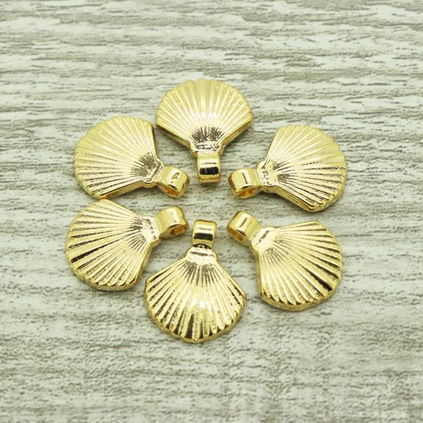 Plain Scallop Shell Charm