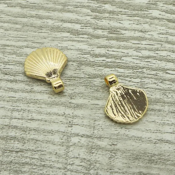 Plain Scallop Shell Charm